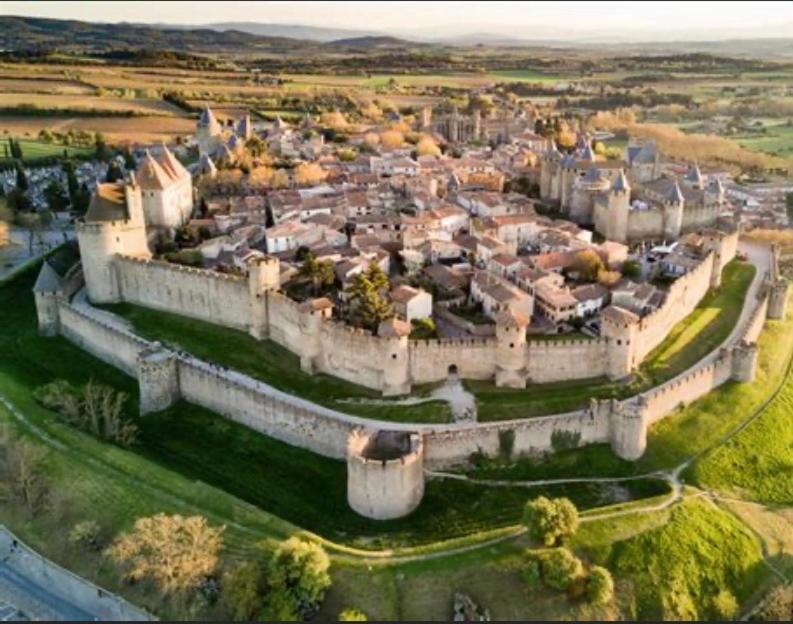 Gite Au Pied De La Cite Medievale - Le 127 Carcassonne Luaran gambar